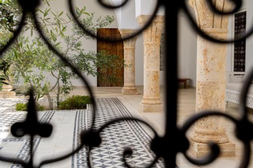 a view through the iron fence of a courtyard at Dar Kalitoussa B&B Hammamet in Hammamet