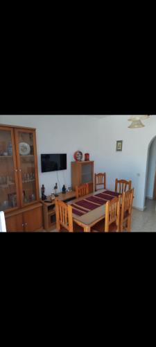 a dining room with a table and chairs at Bonita casa de campo in Málaga