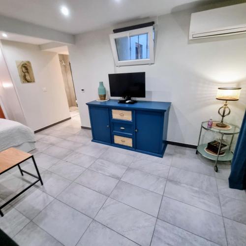 Spacious studio full of charm, recently updated