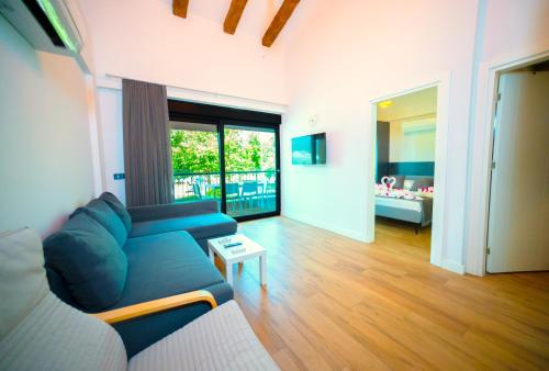 Гостиная зона в Sweet Home Kemer Apartments