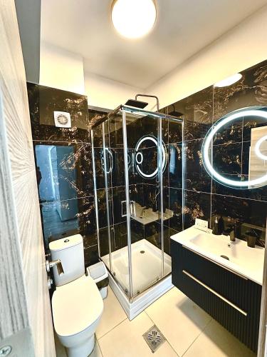 Phòng tắm tại Summerland-Mamaia Beautiful Penthouse