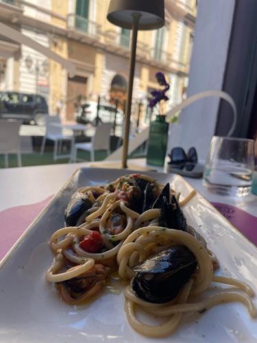 Φαγητό σε αυτό το διαμέρισμα ή κάπου εκεί κοντά