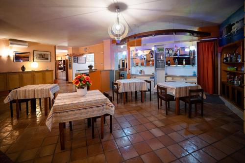 A restaurant or other place to eat at Residence Stella Maris