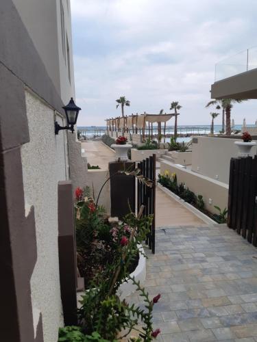 Chrispa's House Beachfront Bliss & Stunning Views 50m from the beach