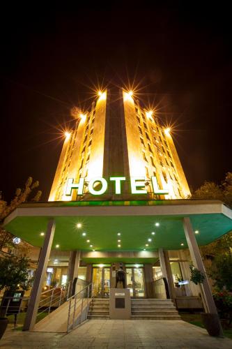 a hotel with a sign on top of it at night at Hotel Srbija in Vršac