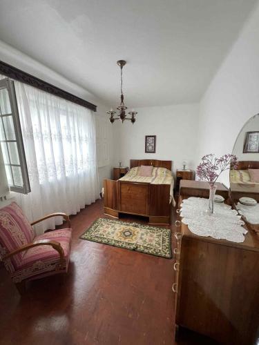 a living room with a bed and a couch at Casa da Atalaia in Angra do Heroísmo