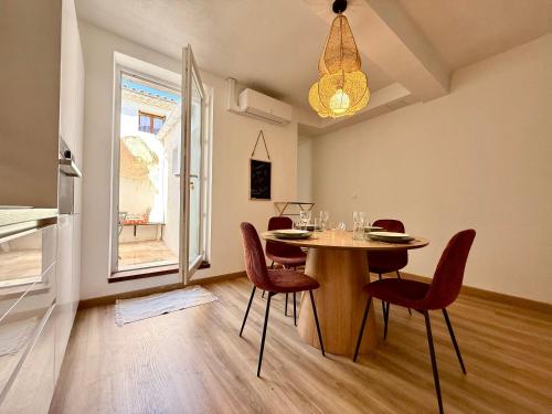 Ruang duduk di Le Gîte d'Oré - 2 Chambres et Climatisation