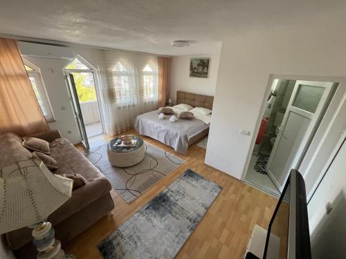 a living room with a bed and a couch at Prenoćište Delija 020 in Sjenica