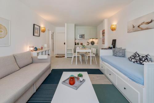 Costa 27 Beach Apartment - By Y Concept