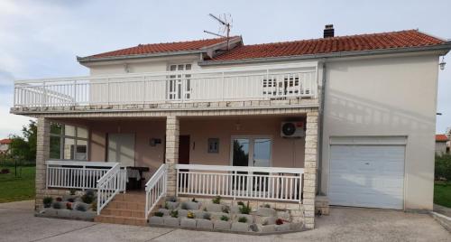 Το κτήριο όπου στεγάζεται  το διαμέρισμα