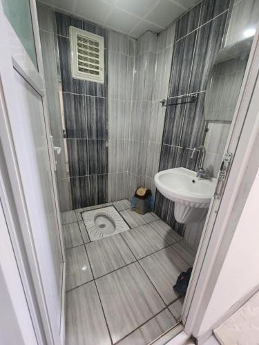 A bathroom at VATAN SUİT