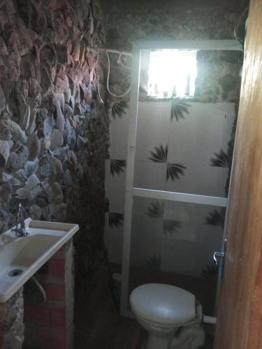 a bathroom with a toilet and a sink at Cirlene e Lyncon in Paranaguá