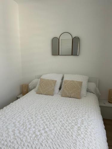 Ένα ή περισσότερα κρεβάτια σε δωμάτιο στο Appartement charmant au cœur de Saint-Rémy, idéal pour une escapade provençale !