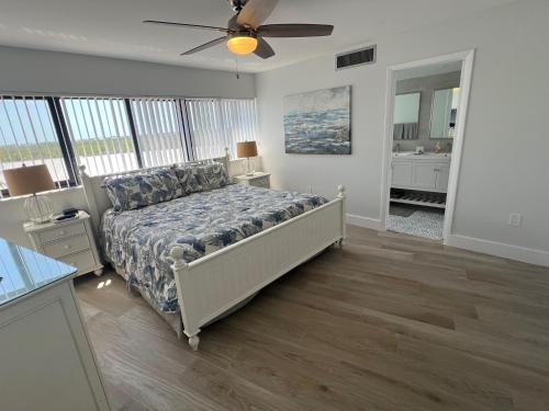 Postel nebo postele na pokoji v ubytování LICENSED MGR - MODERN OCEANFRONT CONDO! BEAUTIFUL OCEAN VIEWS! BEACH RESORT! 2 KING BEDs!