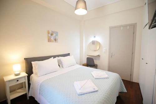 Postel nebo postele na pokoji v ubytování Bouskos Apartment