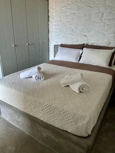 a bed with two towels on top of it at Serenity Hill in Kithnos