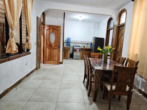 Μια τηλεόραση ή/και κέντρο ψυχαγωγίας στο Hostal casa luna