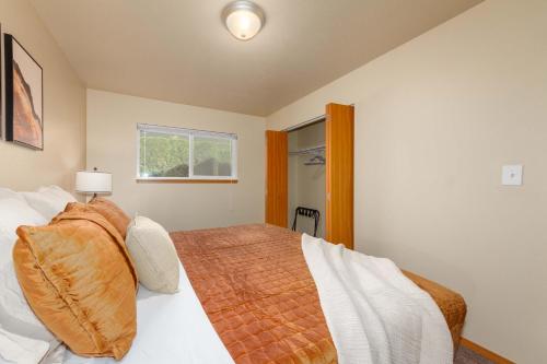 a bedroom with a bed and a window at Spacious 3BR Family Retreat w Fire Pit BBQ Smart TVs & More in Spokane Valley