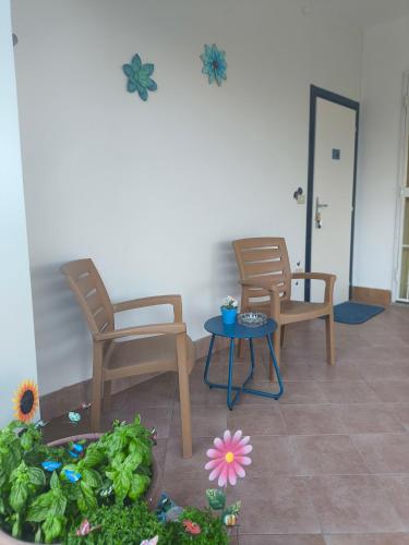two chairs and a table in a room at Blue Flowers Room in Scordia