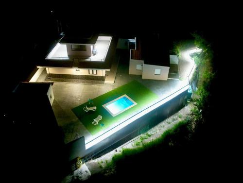 an overhead view of a swimming pool at night at Apartamento de ensueño, vistas al bosque, Stevier in Icod de los Vinos