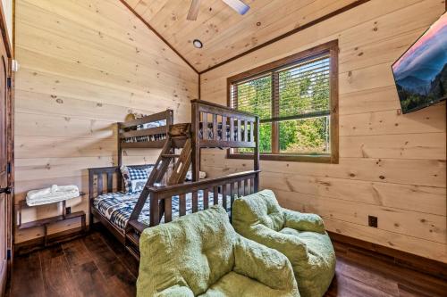 Ένα ή περισσότερα κρεβάτια σε δωμάτιο στο Kodiak Chalet