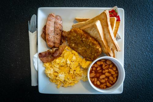 アパートメントの敷地内または近くでの食事または食べ物