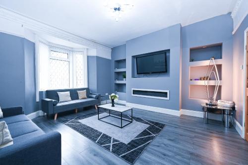 Televisyen dan/atau pusat hiburan di Humble Home NE 2