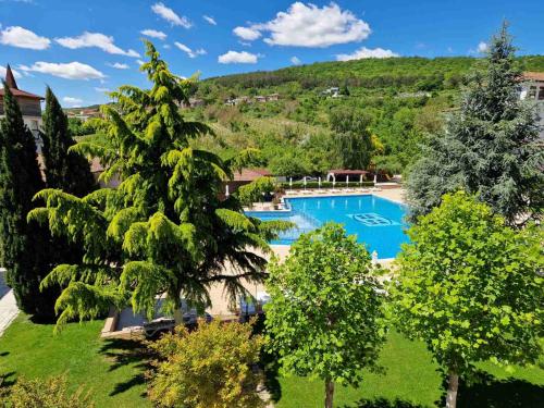 Πισίνα στο ή κοντά στο Harmony Hills Family Apartments