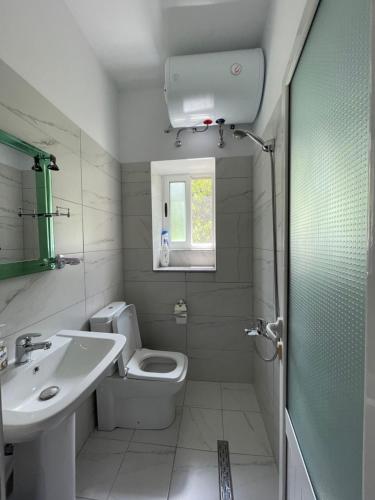 Ένα μπάνιο στο eljos house permet