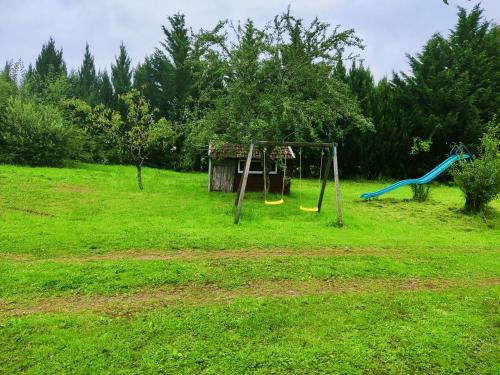 Photo de la galerie de l'établissement Étang et parc à privatisé avec tente 4 places déjà sur place, à Chaudenay