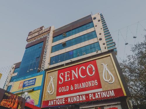 a tall building with signs on the side of it at Super Townhouse Marina in Rānchī