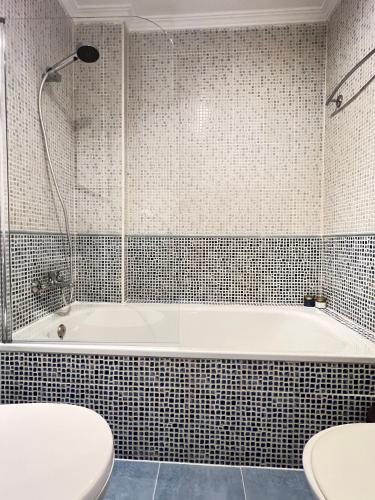 a bathroom with a white tub and a toilet at Flamingo Apart in Orihuela Costa