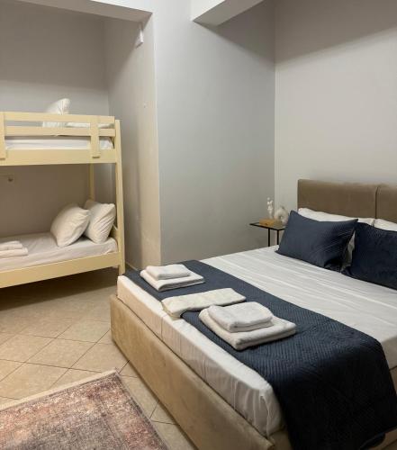 Llit o llits en una habitació de Vila18 Vlore