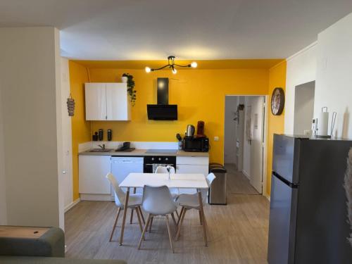 Mélissa - Lumineux, moderne - Gare - WiFi - Stream