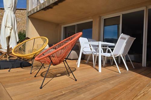 Balkón nebo terasa v ubytování Appartement 2 pièces superbe vue mer clim et wifi piscine chauffée