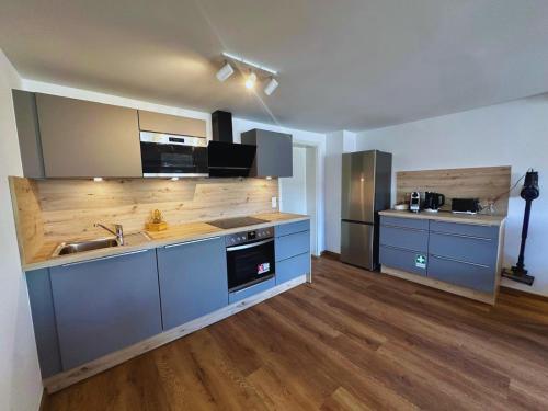 Η κουζίνα ή μικρή κουζίνα στο Frankenherz-Apartments - Premium Wohnung mit Terrasse, nahe Playmobil-Funpark & zur Messe, Self-Check-In
