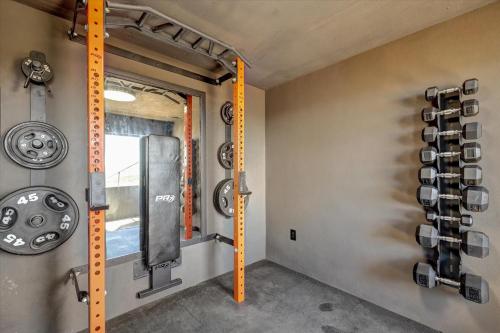 a room with dumbbells on the wall at Casa Grotto in San Marcos