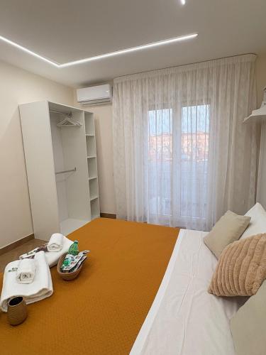 Postel nebo postele na pokoji v ubytování Max Fox Suite
