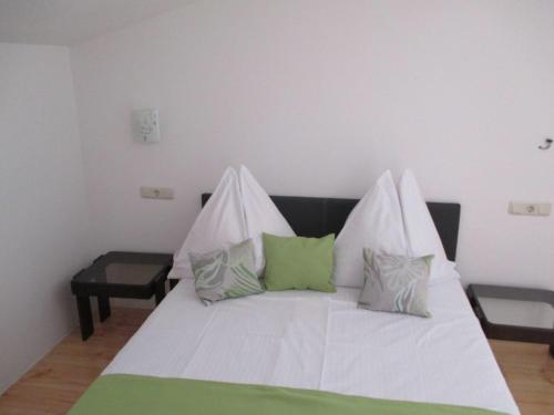 Guest House Villa Daniel - Two Bedroom Apartment with Balcony