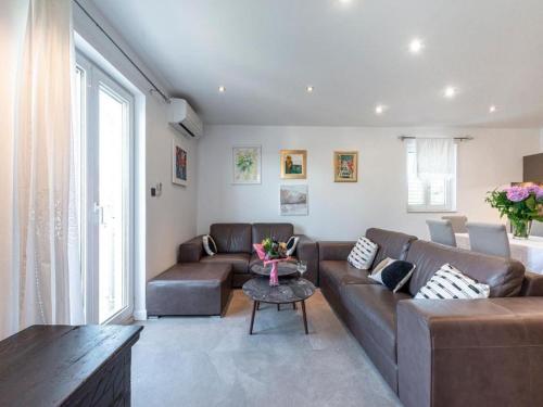 Apartments Meri & Karla - Two Bedroom Apartment with Balcony and Bridge View