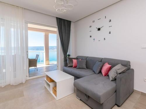 Apartments Hope Dugi Rat - Three-Bedroom Apartment with Jacuzzi Stanko