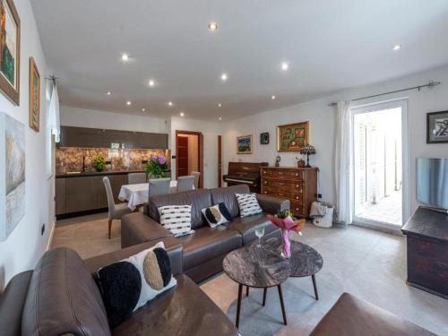 Apartments Meri & Karla - Two Bedroom Apartment with Balcony and Bridge View