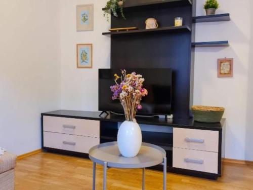 Χώρος καθιστικού στο Shadow of Nehaj - Two Bedroom Apartment with Mountin View
