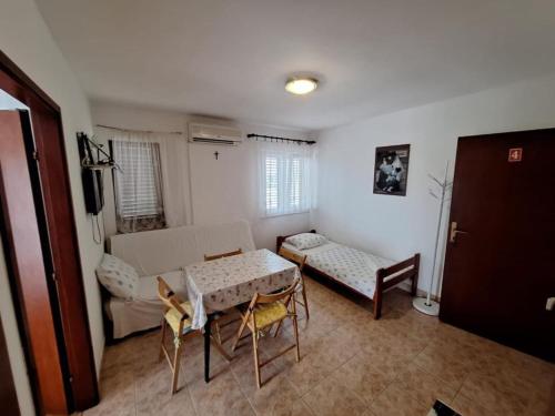 Apartments Villa esto - One Bedroom Apartment with Terrace 1