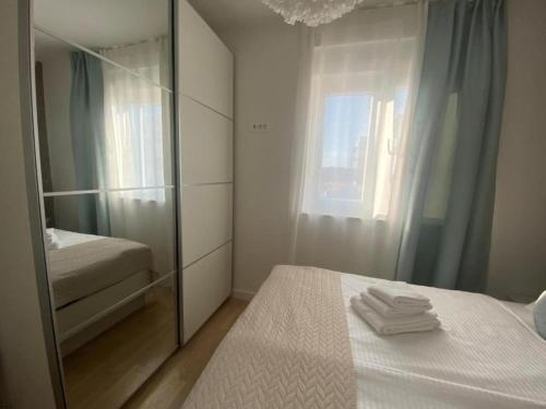 One Bedroom Apartment with Balcony and City View