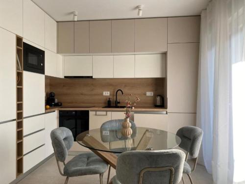 One Bedroom Apartment with Balcony and City View