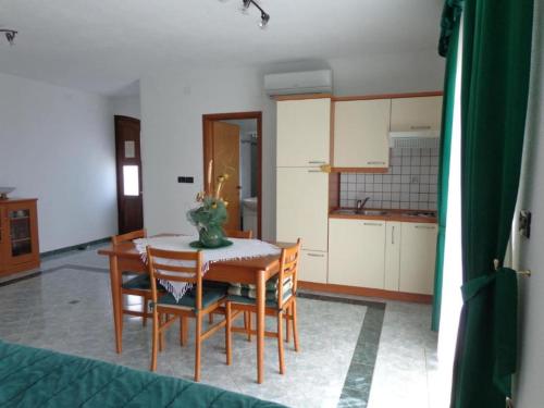 Apartments Alenka - Studio Apartment with Balcony