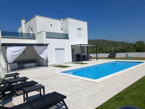 Holiday Home Iva - Three Bedroom Holiday Home