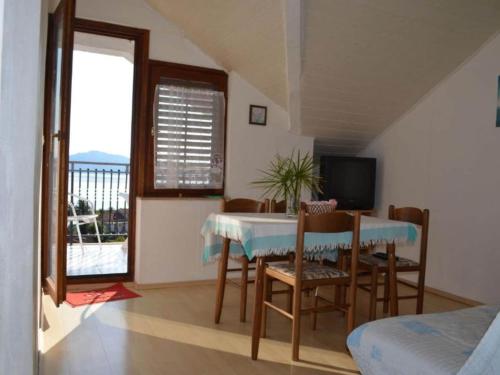 Two Bedroom Apartment with Terrace and Sea View 5