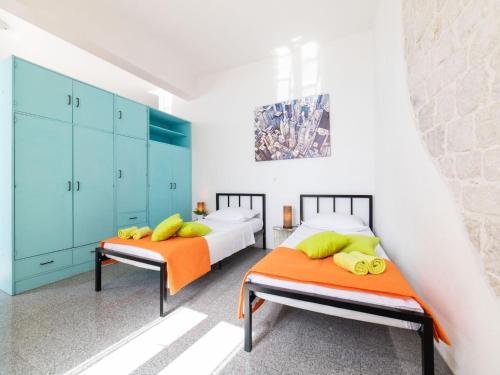 Seafront Villa with Furnished Sun Terrace, Close to the Beach - Four Bedroom Villa